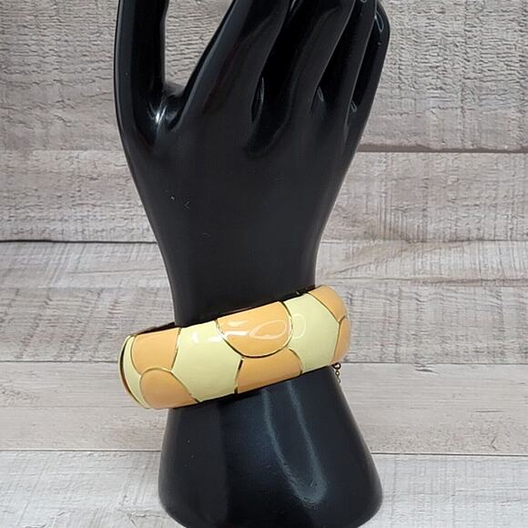 Bracelet Closionne Style Enamel Goldtone J. Crew Peach Cream Hinged Safety Clasp - Picture 2 of 7
